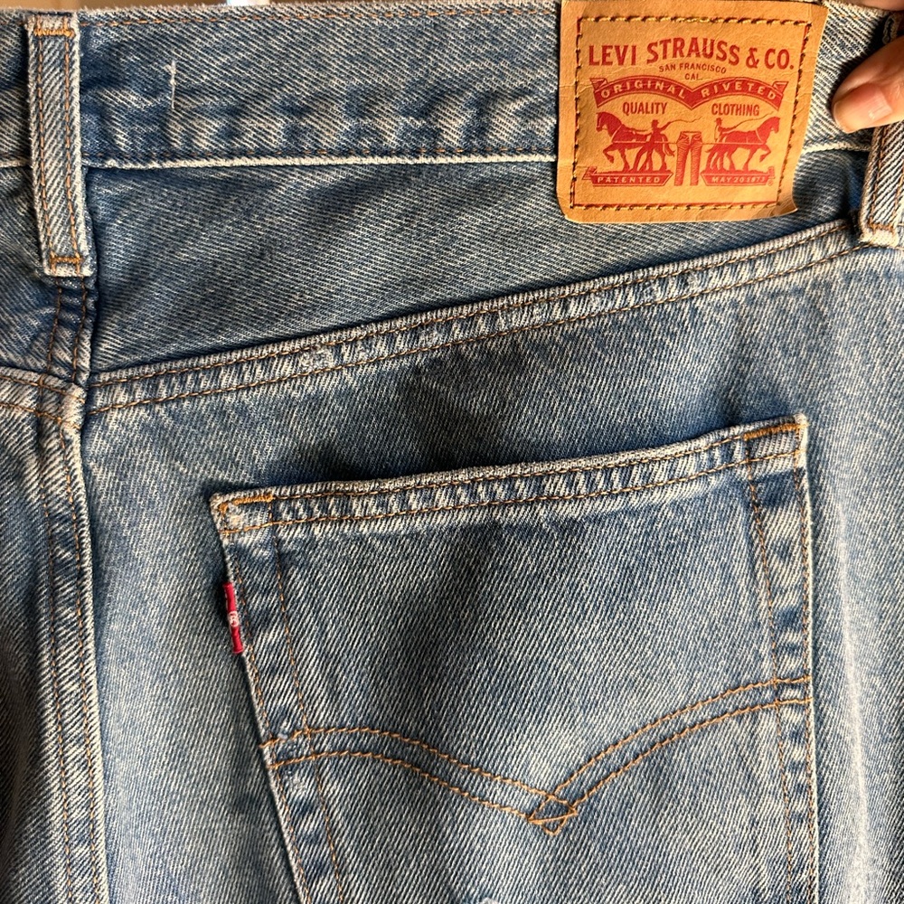 SOLD LEVI JEANS - 90s style